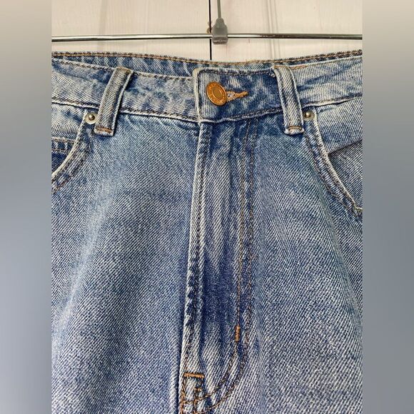 &denim Distressed Mom Jeans in 90s Style - Picture 4 of 6